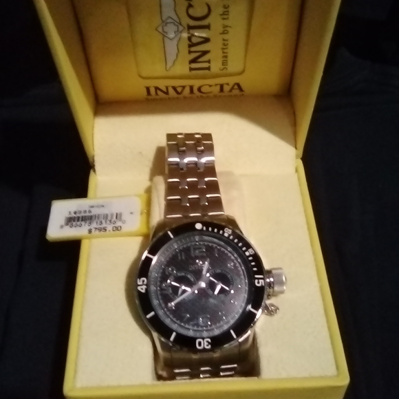 Invicta Model 14886 Watch - Picture 2 of 2